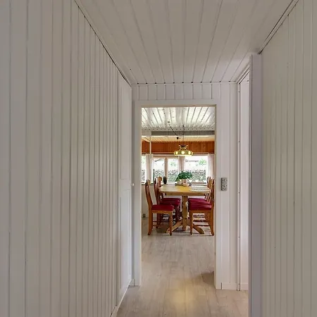 Three-bedroom Holiday In בית נופש