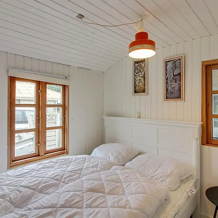 Three-bedroom Holiday In בית נופש